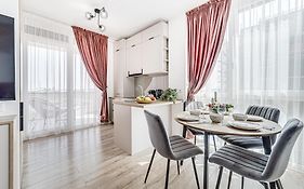 Ari Pink & Turquoise - Afi Mall High-End Apartments
